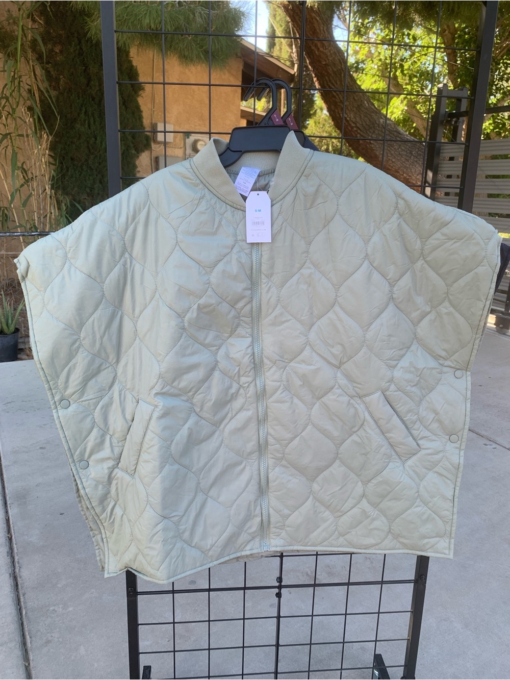 NWT Time and Tru Green Quilted Cape Puffer Poncho Jacket with Free Hat - Picture 8 of 8